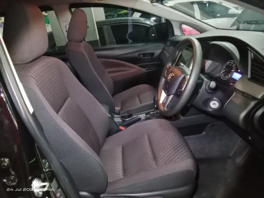 Foto Mobil Bekas Kabin Depan Toyota Kijang Innova 2.4 G tahun 2024