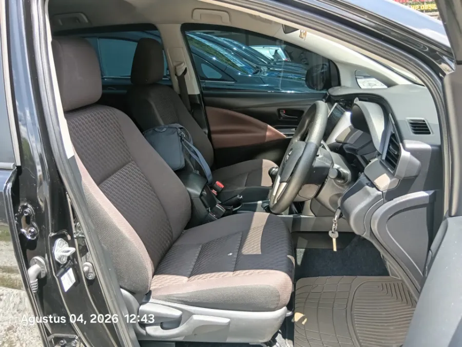 Foto Mobil Bekas Kabin Depan Toyota Kijang Innova 2.4 G tahun 2024