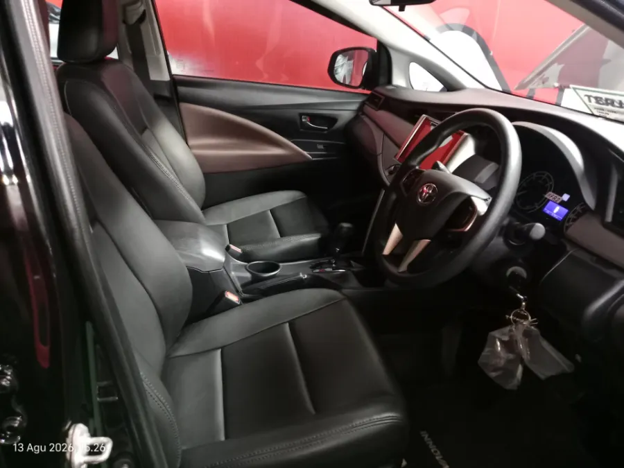 Foto Mobil Bekas Kabin Depan Toyota Kijang Innova 2.4 G tahun 2024