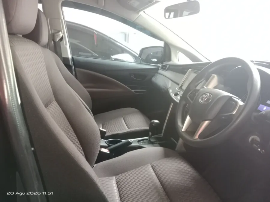 Foto Mobil Bekas Kabin Depan Toyota Kijang Innova 2.4 G tahun 2024