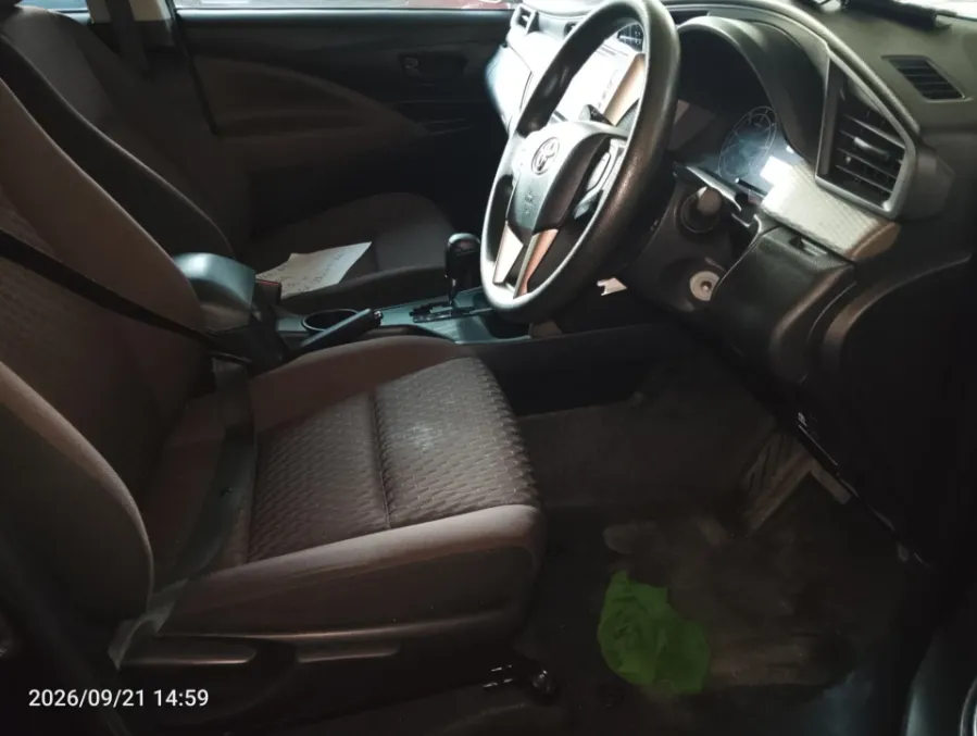 Foto Mobil Bekas Kabin Depan Toyota Kijang Innova 2.4 G tahun 2024