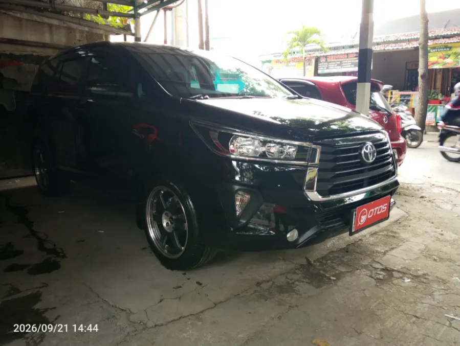 Foto Mobil Bekas Kanan Depan Toyota Kijang Innova 2.4 G tahun 2024