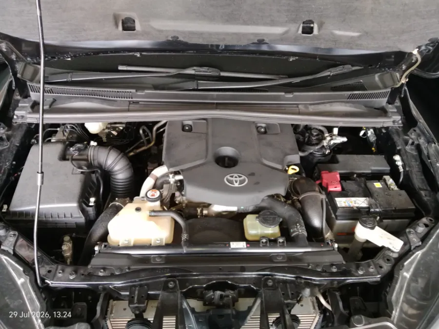 Foto Mobil Bekas Mesin Toyota Kijang Innova 2.4 G tahun 2024