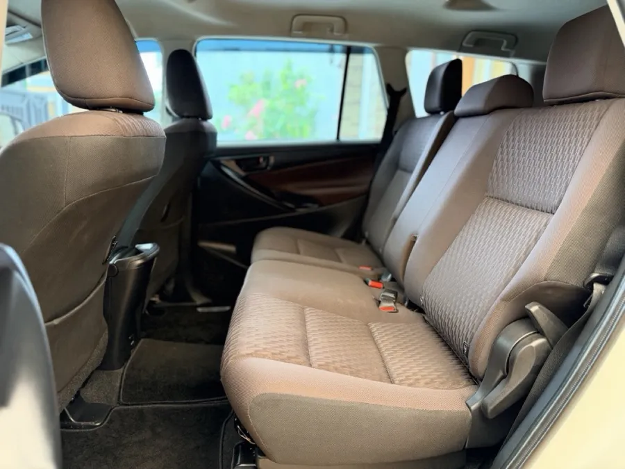Foto Mobil Bekas Kabin Belakang Toyota Kijang Innova 2.4 G tahun 2025