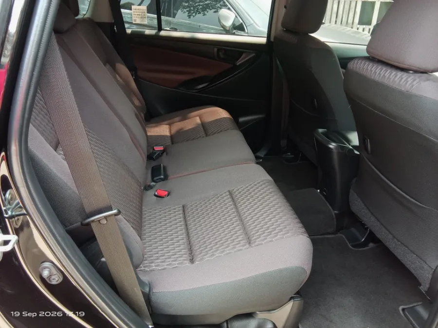 Foto Mobil Bekas Kabin Belakang Toyota Kijang Innova 2.4 G tahun 2025