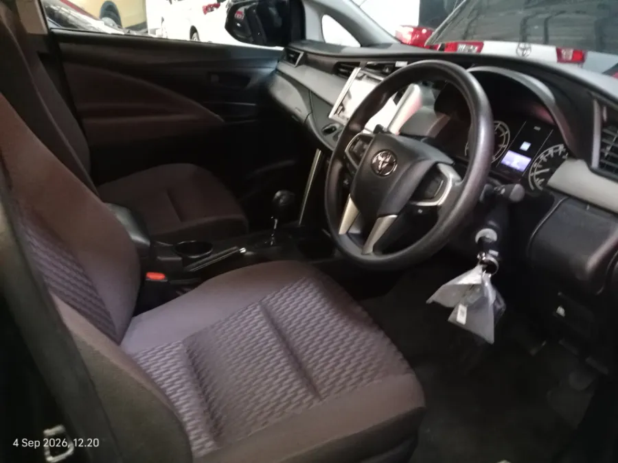 Foto Mobil Bekas Kabin Depan Toyota Kijang Innova 2.4 G tahun 2025
