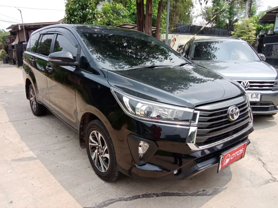 Foto Mobil Bekas Kanan Depan Toyota Kijang Innova 2.4 G tahun 2025