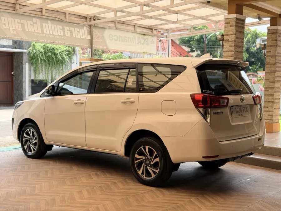 Foto Mobil Bekas Kiri Belakang Toyota Kijang Innova 2.4 G tahun 2025