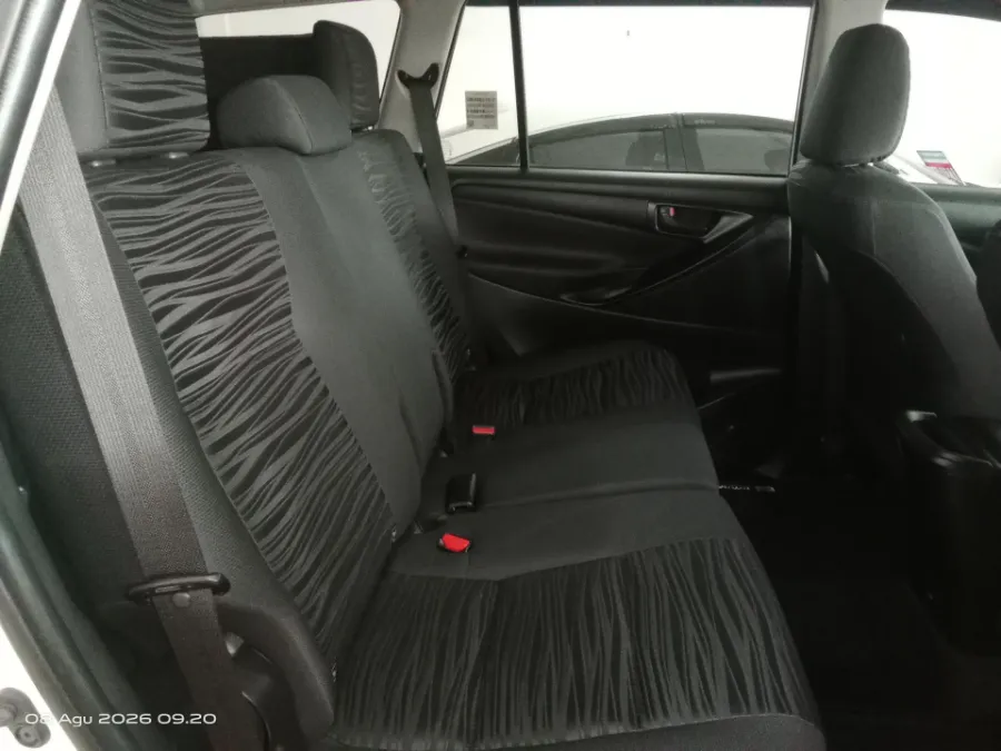 Foto Mobil Bekas Kabin Belakang Toyota Kijang Innova 2.4 G tahun 2026