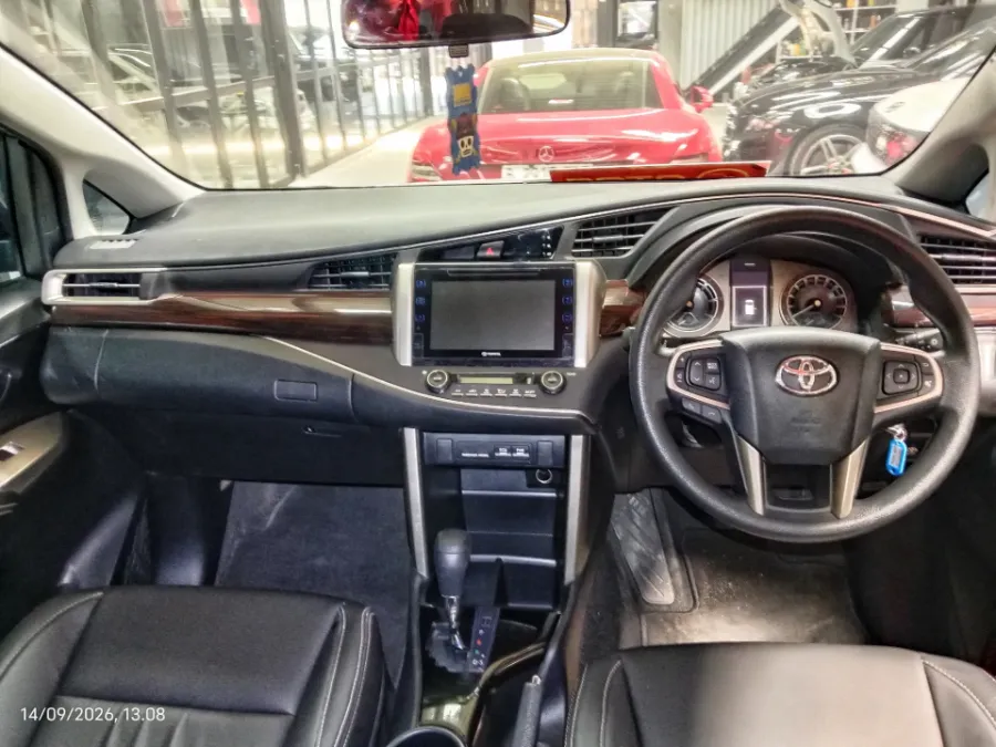 Foto Mobil Bekas Dashboard Toyota Kijang Innova 2.4 V tahun 2018