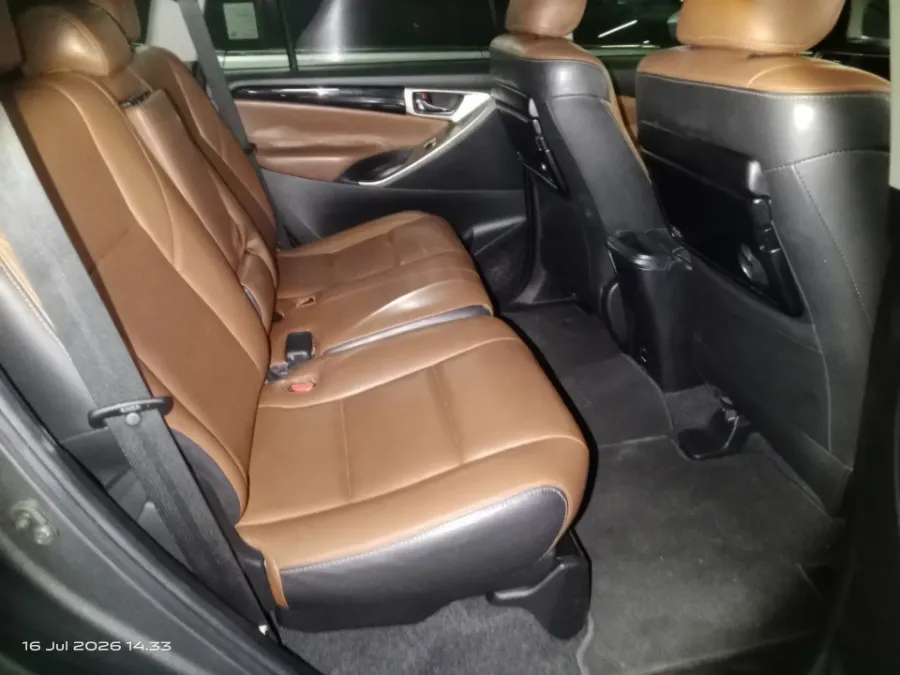 Foto Mobil Bekas Kabin Belakang Toyota Kijang Innova 2.4 V tahun 2018