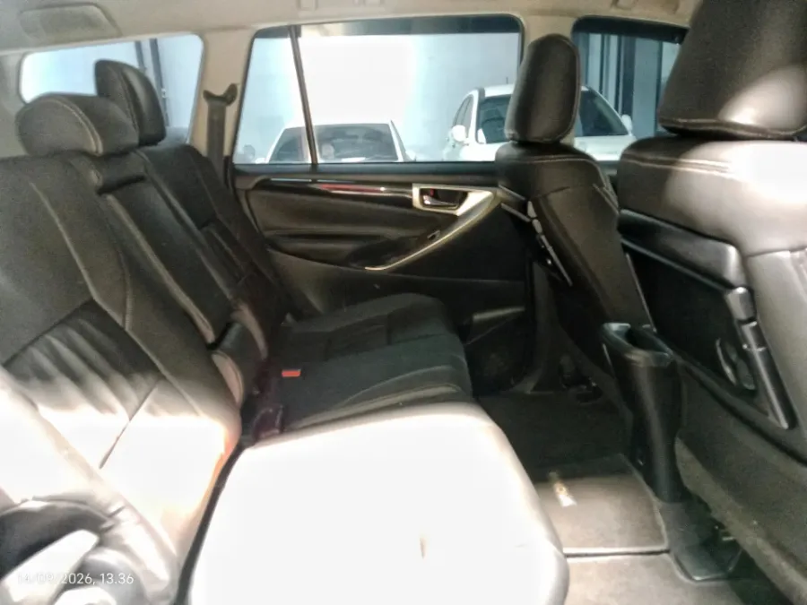 Foto Mobil Bekas Kabin Belakang Toyota Kijang Innova 2.4 V tahun 2018