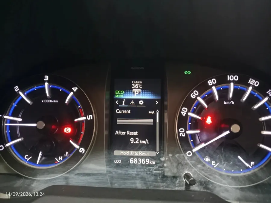 Foto Mobil Bekas Odometer Toyota Kijang Innova 2.4 V tahun 2018