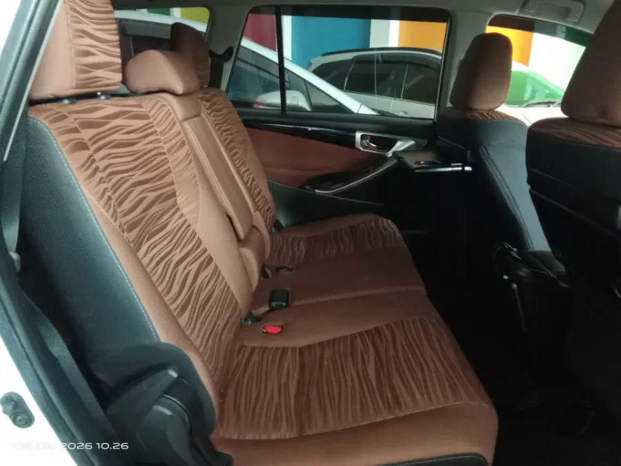 Foto Mobil Bekas Kabin Belakang Toyota Kijang Innova 2.4 V tahun 2019