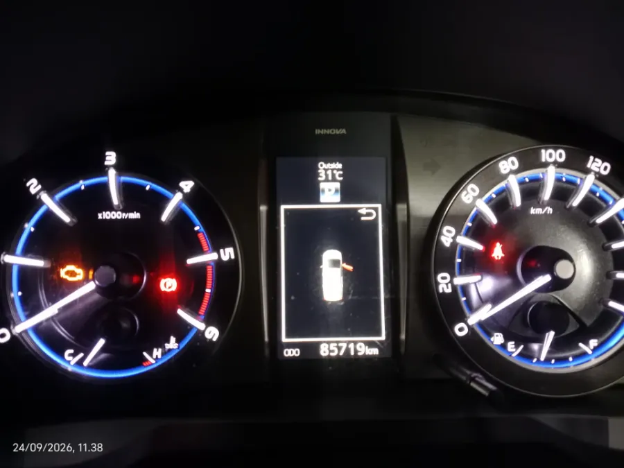 Foto Mobil Bekas Odometer Toyota Kijang Innova 2.4 V tahun 2019