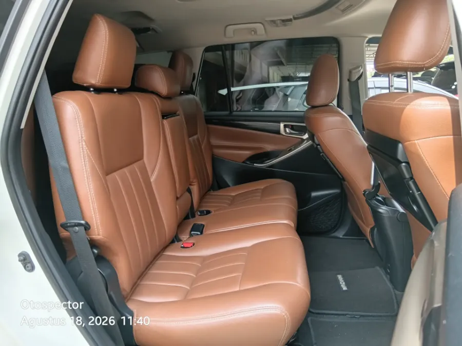 Foto Mobil Bekas Kabin Belakang Toyota Kijang Innova 2.4 V tahun 2020
