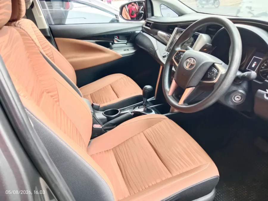 Foto Mobil Bekas Kabin Depan Toyota Kijang Innova 2.4 V tahun 2020
