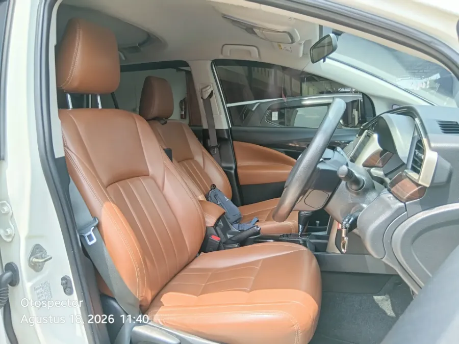 Foto Mobil Bekas Kabin Depan Toyota Kijang Innova 2.4 V tahun 2020