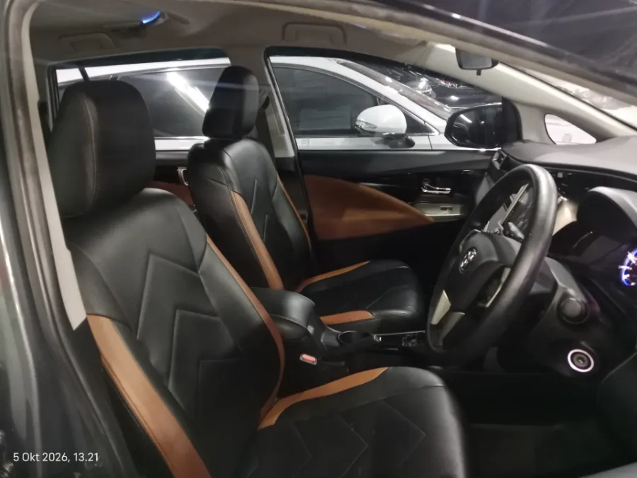 Foto Mobil Bekas Kabin Depan Toyota Kijang Innova 2.4 V tahun 2020