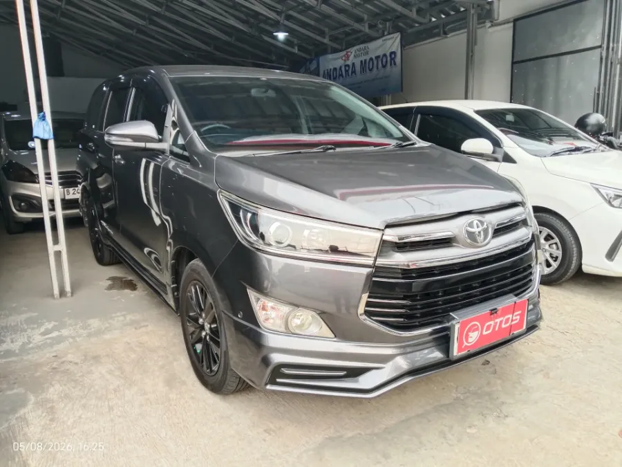 Foto Mobil Bekas Kanan Depan Toyota Kijang Innova 2.4 V tahun 2020