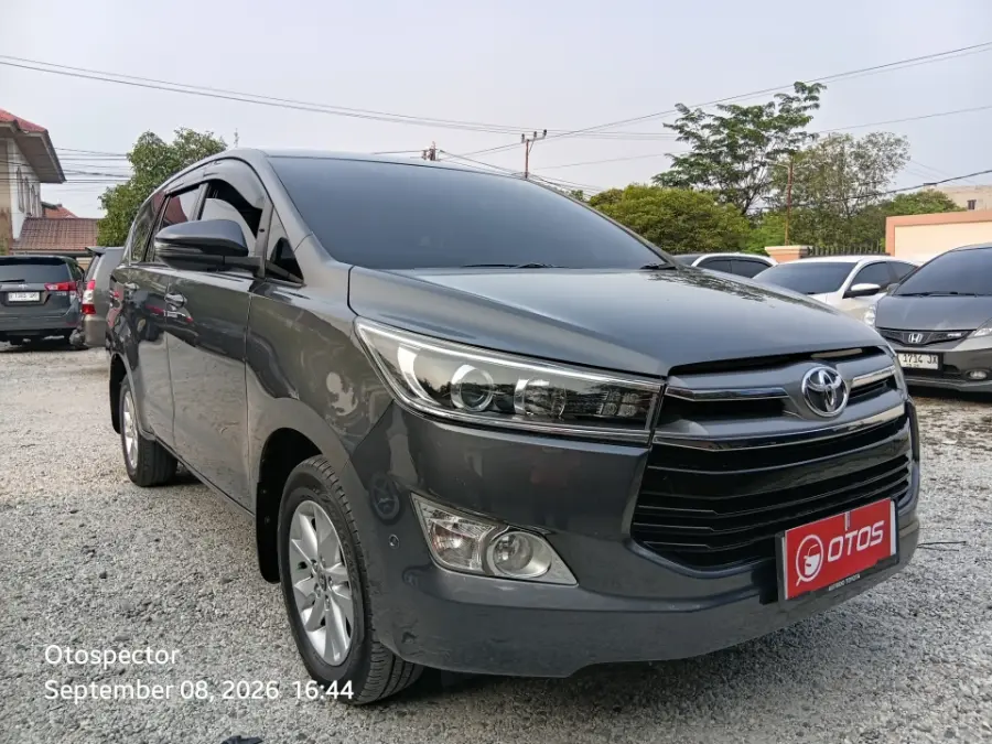 Foto Mobil Bekas Kanan Depan Toyota Kijang Innova 2.4 V tahun 2020