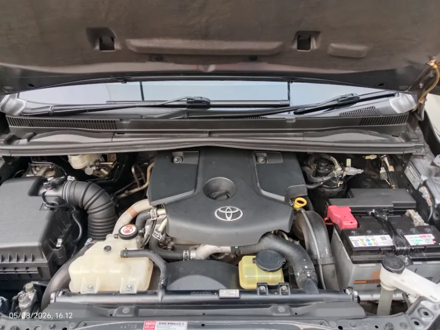 Foto Mobil Bekas Mesin Toyota Kijang Innova 2.4 V tahun 2020