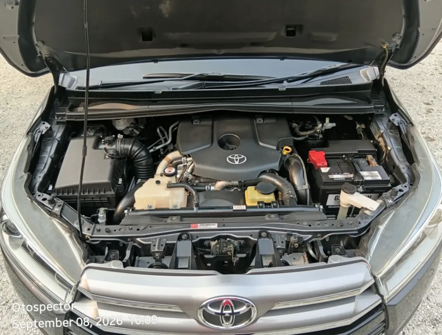 Foto Mobil Bekas Mesin Toyota Kijang Innova 2.4 V tahun 2020