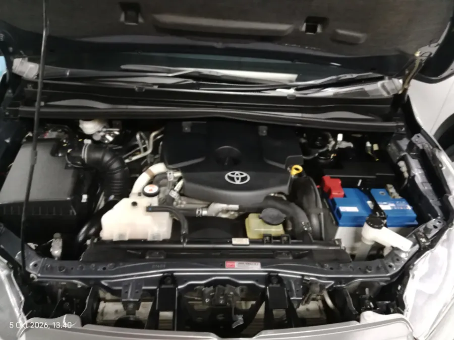 Foto Mobil Bekas Mesin Toyota Kijang Innova 2.4 V tahun 2020