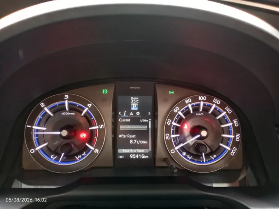 Foto Mobil Bekas Odometer Toyota Kijang Innova 2.4 V tahun 2020