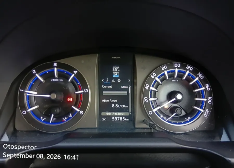 Foto Mobil Bekas Odometer Toyota Kijang Innova 2.4 V tahun 2020