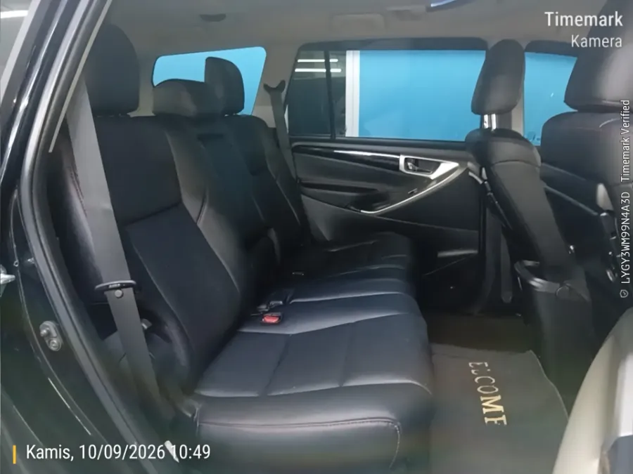 Foto Mobil Bekas Kabin Belakang Toyota Kijang Innova 2.4 V tahun 2021