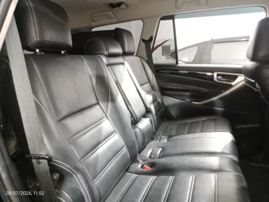 Foto Mobil Bekas Kabin Belakang Toyota Kijang Innova 2.4 V tahun 2022
