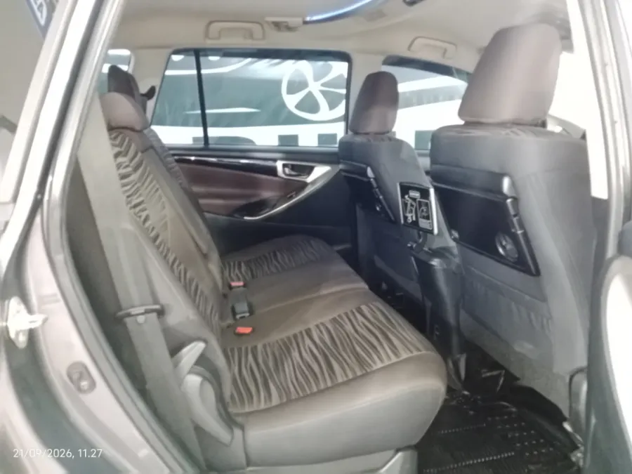 Foto Mobil Bekas Kabin Belakang Toyota Kijang Innova 2.4 V tahun 2022