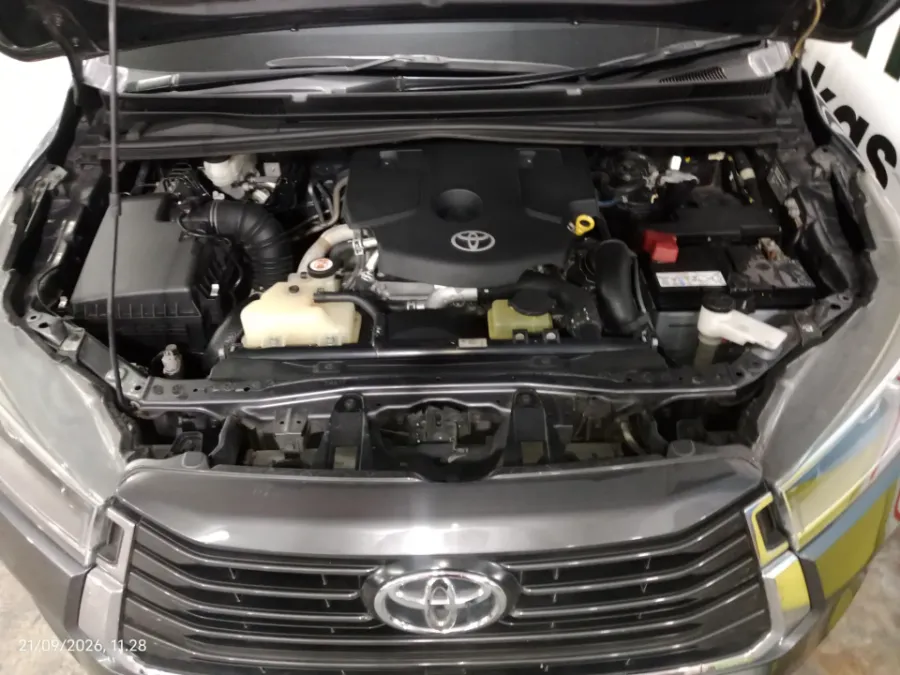 Foto Mobil Bekas Mesin Toyota Kijang Innova 2.4 V tahun 2022