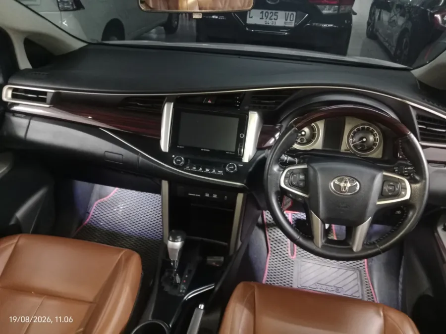 Foto Mobil Bekas Dashboard Toyota Kijang Innova 2.4 Venturer tahun 2017
