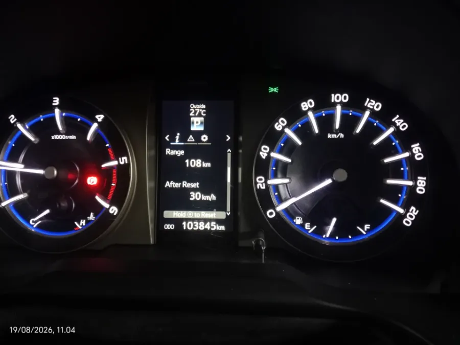 Foto Mobil Bekas Odometer Toyota Kijang Innova 2.4 Venturer tahun 2017
