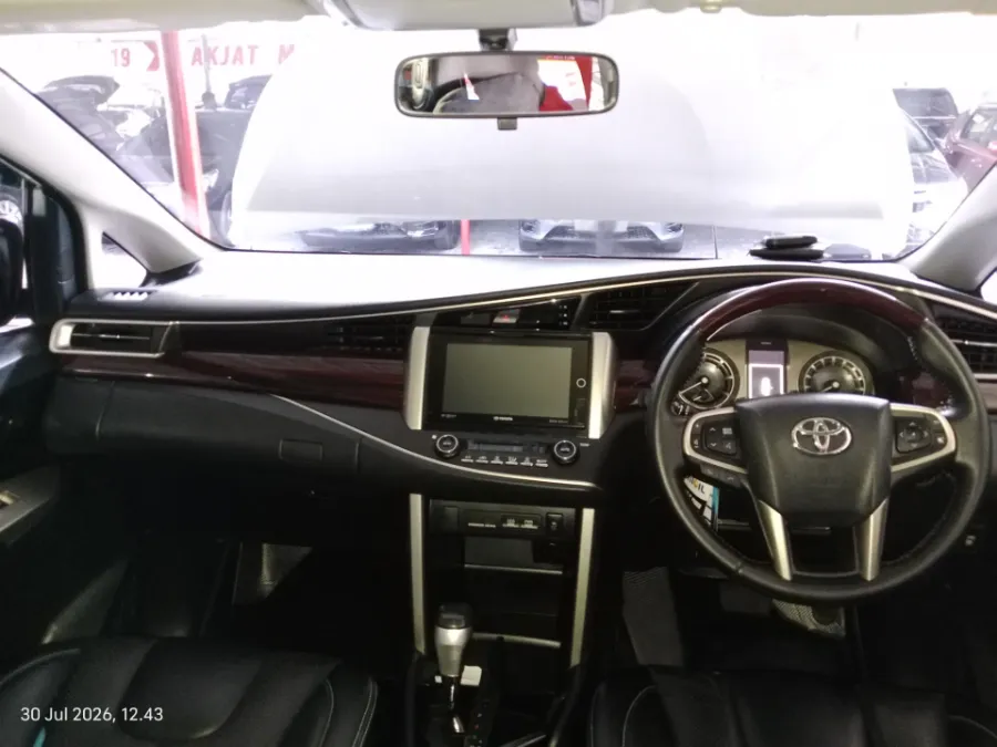 Foto Mobil Bekas Dashboard Toyota Kijang Innova 2.4 Venturer tahun 2018