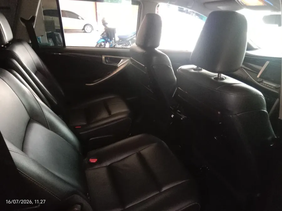 Foto Mobil Bekas Kabin Belakang Toyota Kijang Innova 2.4 Venturer tahun 2019