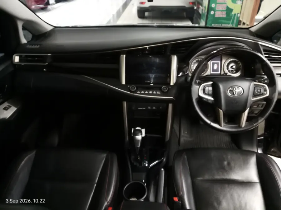Foto Mobil Bekas Dashboard Toyota Kijang Innova 2.4 Venturer tahun 2021