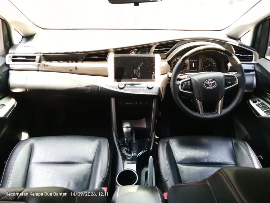Foto Mobil Bekas Dashboard Toyota Kijang Innova 2.4 Venturer tahun 2021