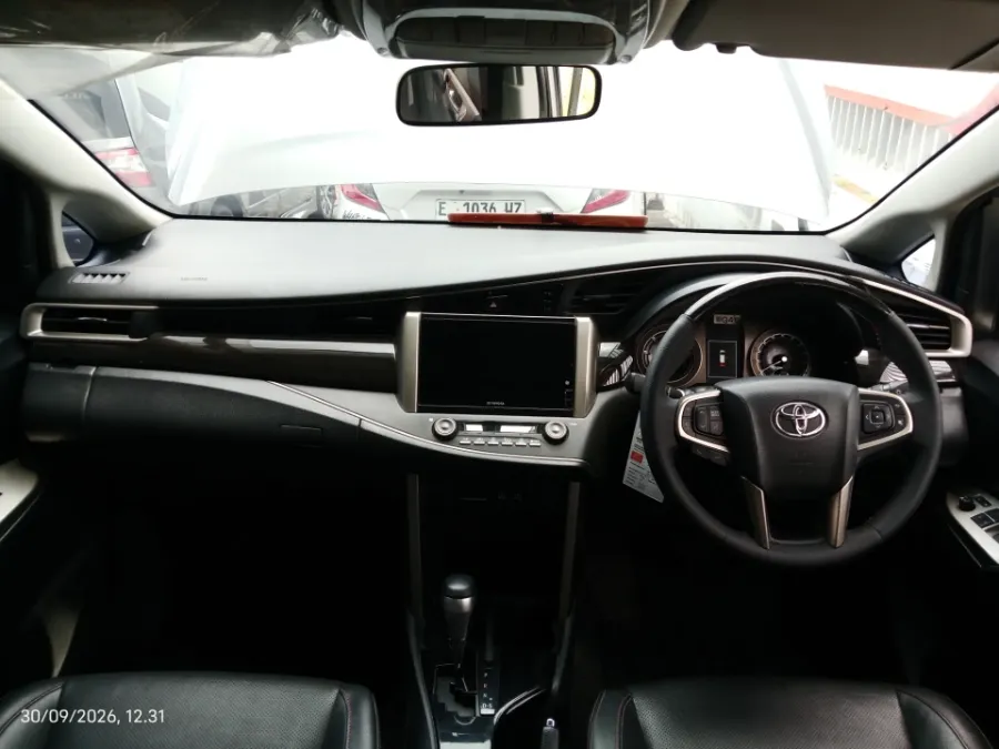 Foto Mobil Bekas Dashboard Toyota Kijang Innova 2.4 Venturer tahun 2021