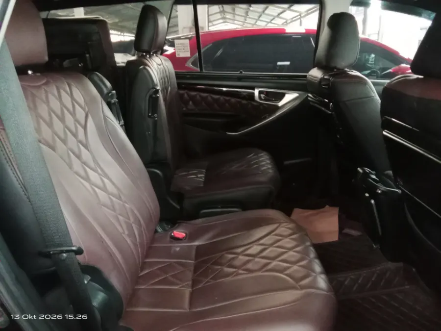 Foto Mobil Bekas Kabin Belakang Toyota Kijang Innova 2.4 Venturer tahun 2021