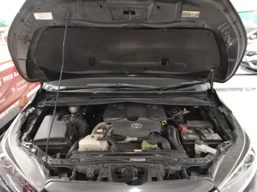 Foto Mobil Bekas Mesin Toyota Kijang Innova 2.4 Venturer tahun 2021