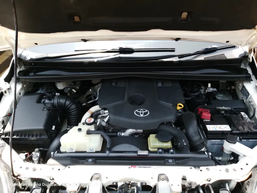 Foto Mobil Bekas Mesin Toyota Kijang Innova 2.4 Venturer tahun 2021