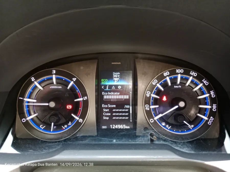 Foto Mobil Bekas Odometer Toyota Kijang Innova 2.4 Venturer tahun 2021