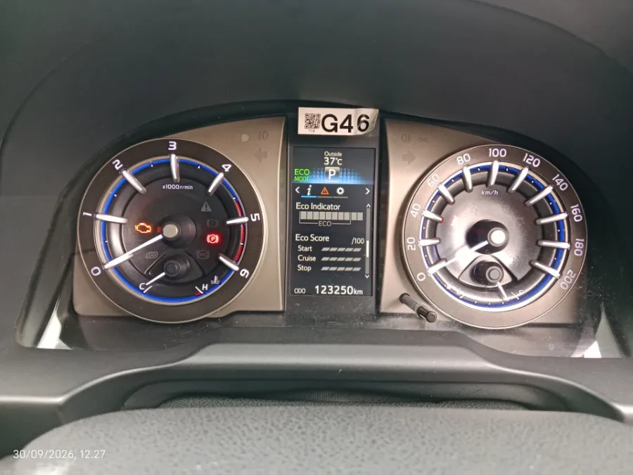 Foto Mobil Bekas Odometer Toyota Kijang Innova 2.4 Venturer tahun 2021