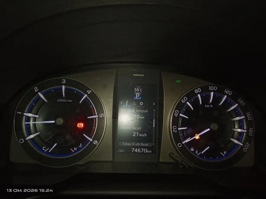 Foto Mobil Bekas Odometer Toyota Kijang Innova 2.4 Venturer tahun 2021