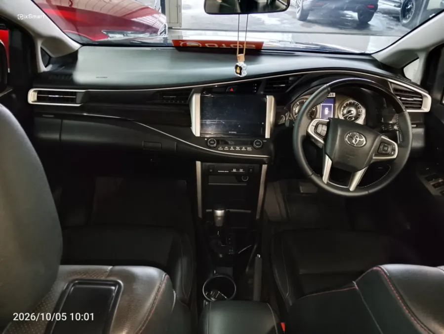 Foto Mobil Bekas Dashboard Toyota Kijang Innova 2.4 Venturer tahun 2022