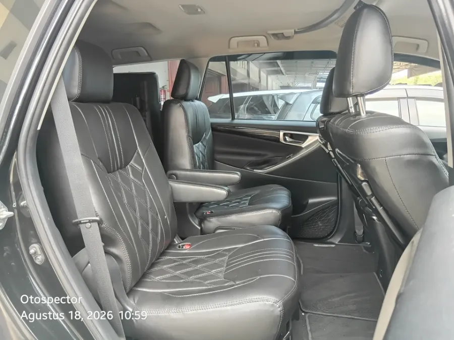 Foto Mobil Bekas Kabin Belakang Toyota Kijang Innova 2.4 Venturer tahun 2022