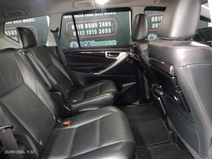 Foto Mobil Bekas Kabin Belakang Toyota Kijang Innova 2.4 Venturer tahun 2022